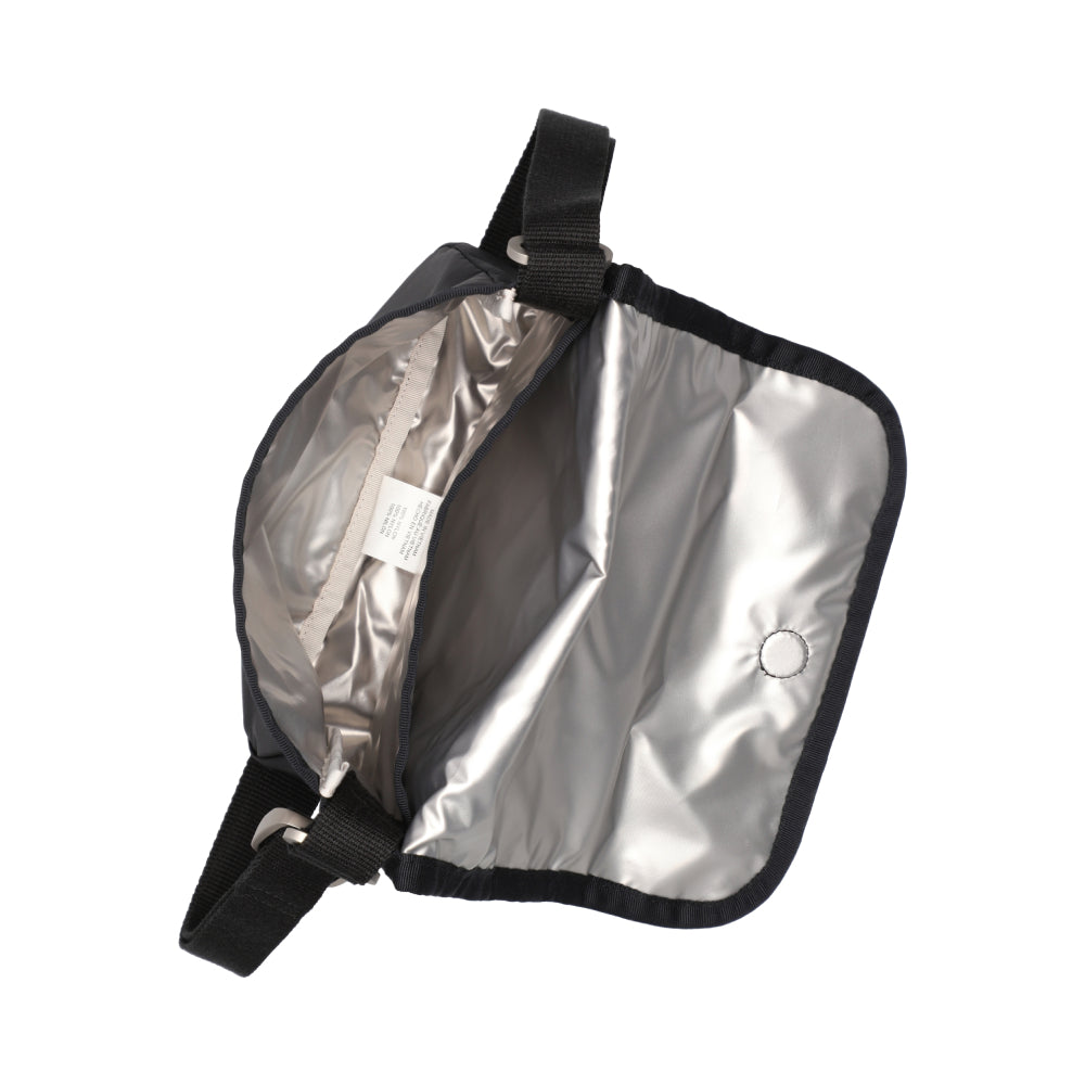 ESSENTIAL FLAP BAG 掀蓋式斜背包 - 魔力暗黑