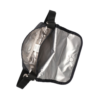ESSENTIAL FLAP BAG 掀蓋式斜背包 - 魔力暗黑