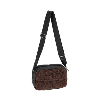 PUFFY CUBE CROSSBODY 毛毛斜背方包 - 摩卡棕羊羔絨